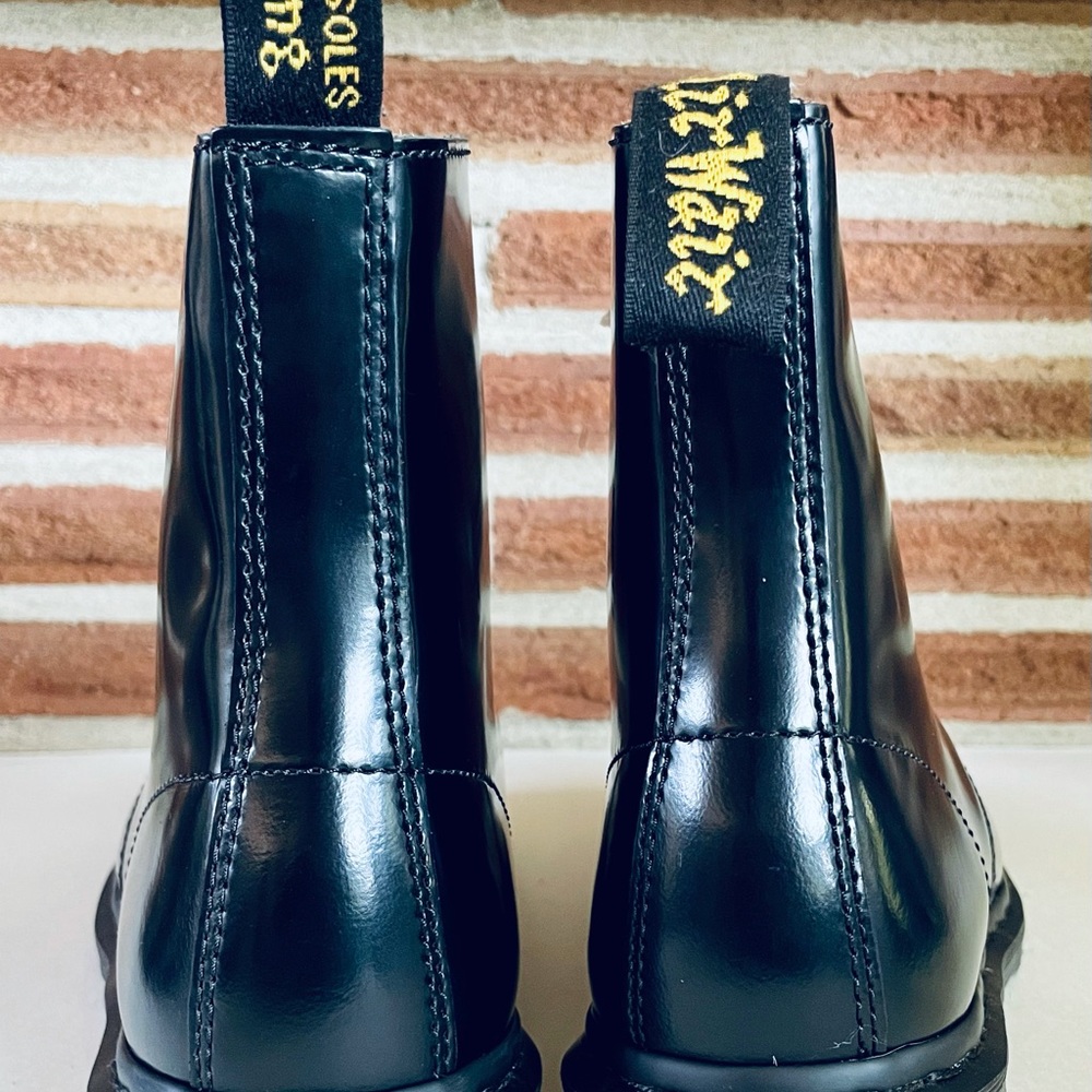 Dr.Martens Winchester II Polished Leather Boots - Picture 4 of 7